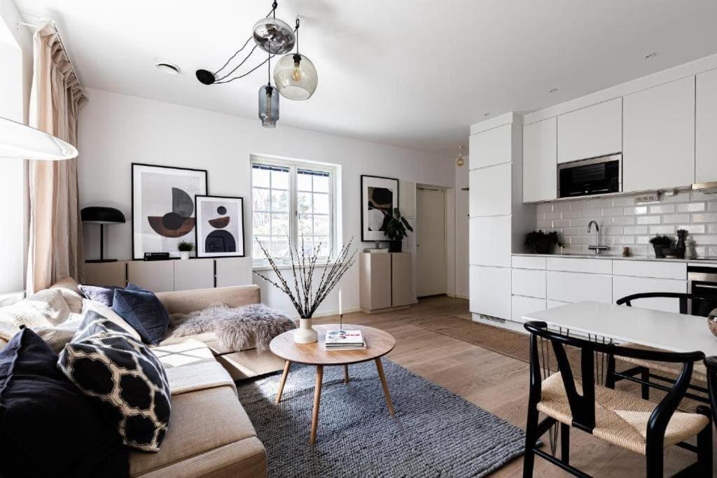 Beautiful And Modern Accommodation Near Stockholm City Exteriör bild