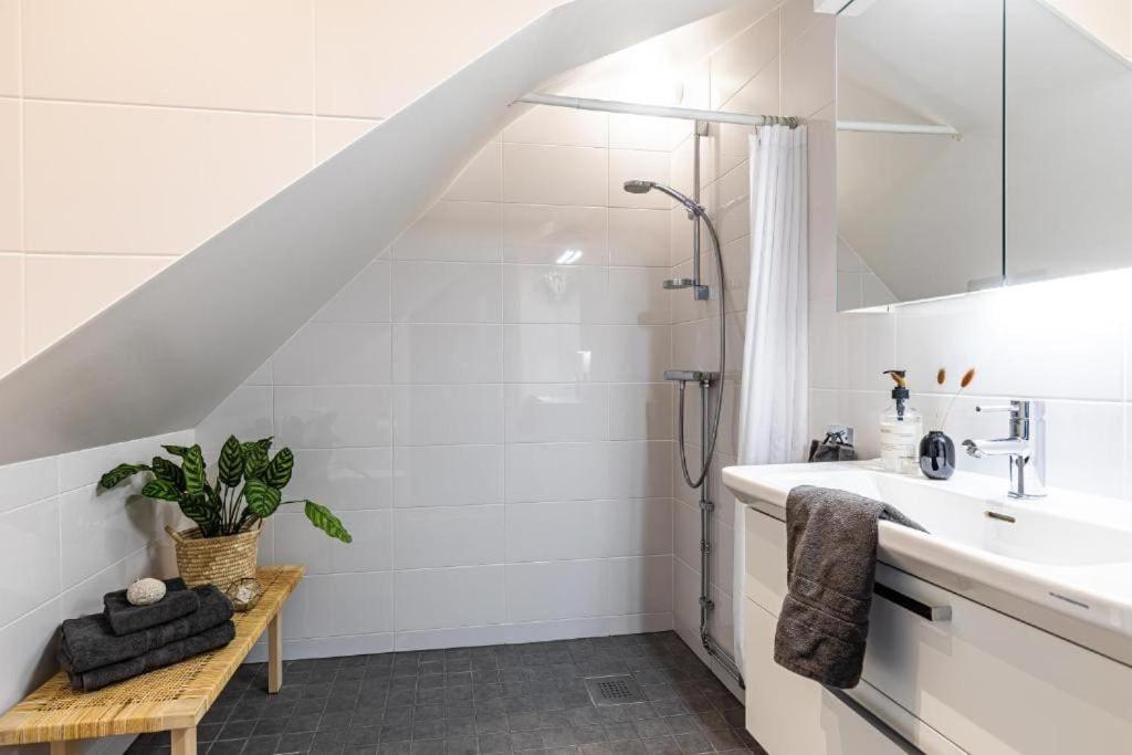 Beautiful And Modern Accommodation Near Stockholm City Exteriör bild