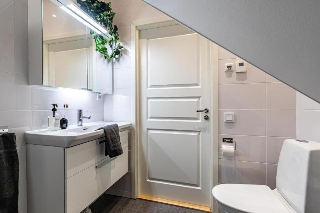 Beautiful And Modern Accommodation Near Stockholm City Exteriör bild